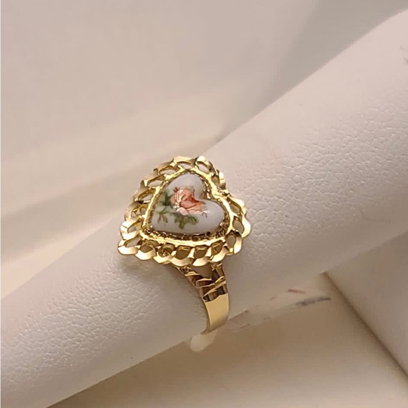 Genuine 10K Yellow Gold Enamel Heart Ring - Picture 1 of 2